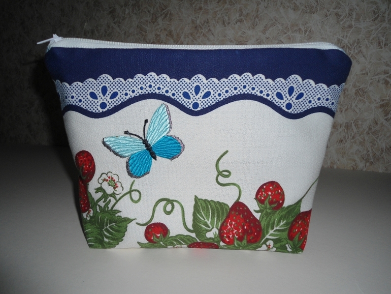 Пошились разные мелочи на подарочки к празднику.