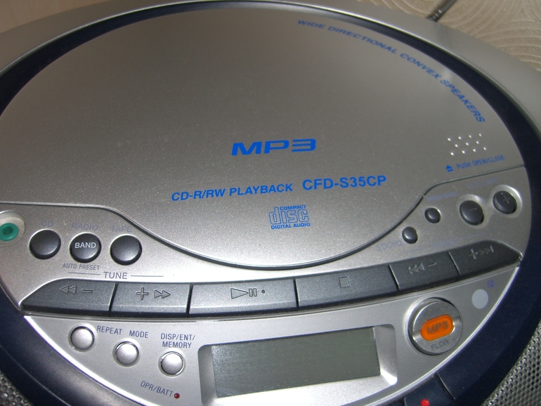 МАГНИТОЛА SONY MP3 + диски в подарок