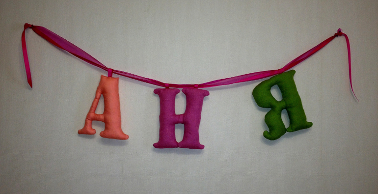 ДЕТСКИЕ  ИМЕНА НА КРОВАТКУ