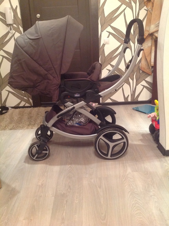 Chicco artic!коляска супер!! В реале цвет очень красивый( темный шоколад). Задавайте вопросы, кому интересно)