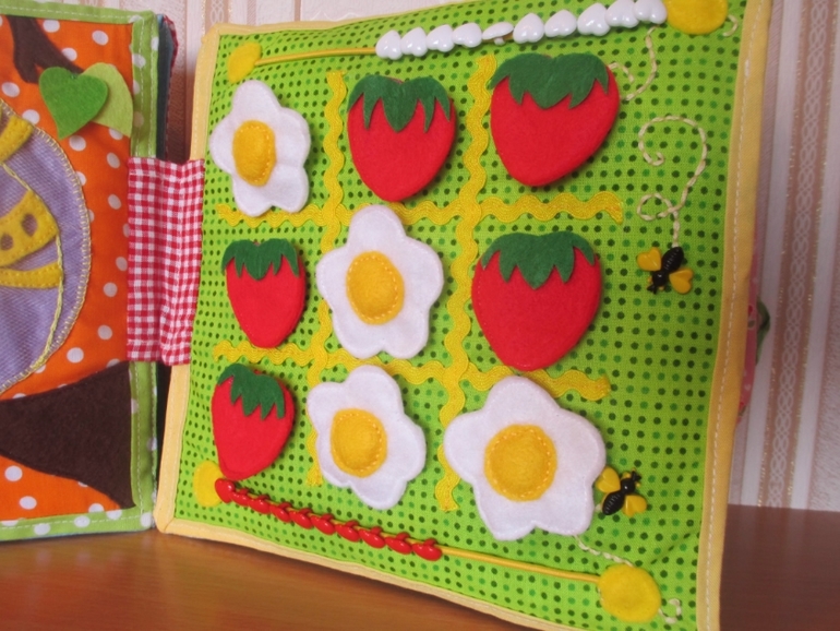 Книга на первый день рождения для Василисы