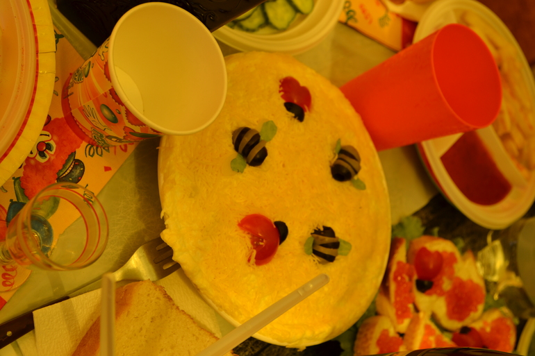 Годик в стиле пчелки)))