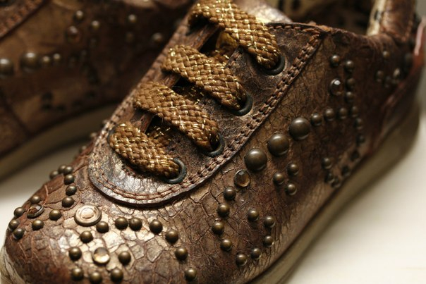 Нарядный кроссовки для девочки Roberto cavalli размеры 23 цена 3200!!!
