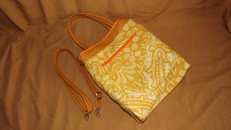 Сумка рыжая.