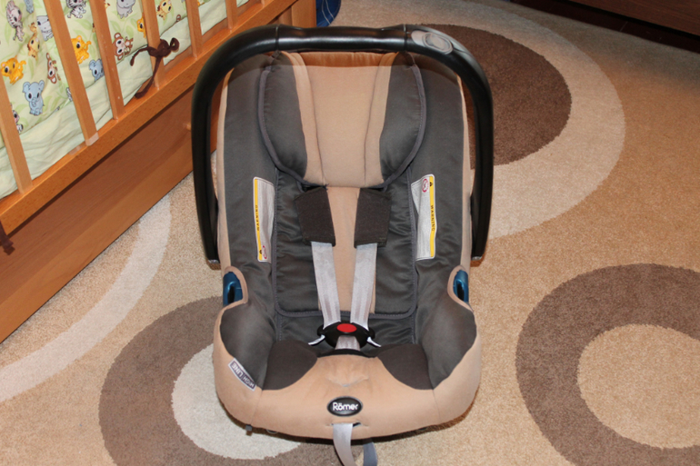 Продам автокресло ROMER Baby-Safe Plus II