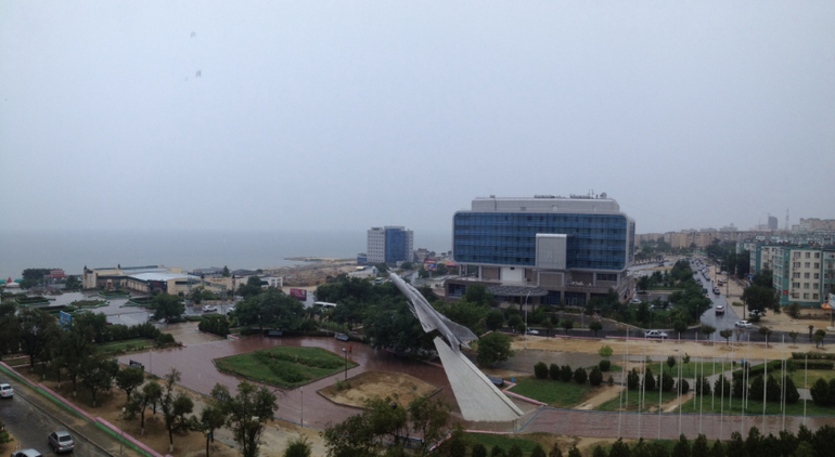 А за окном...