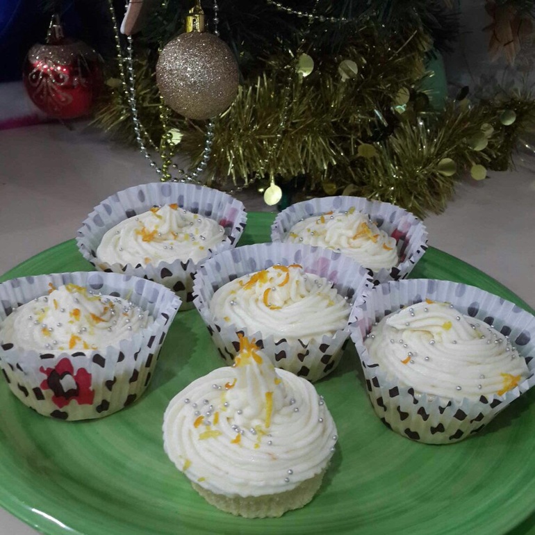Апельсиново-ванильный капкейк с лимонным курдом и маскарпоне...