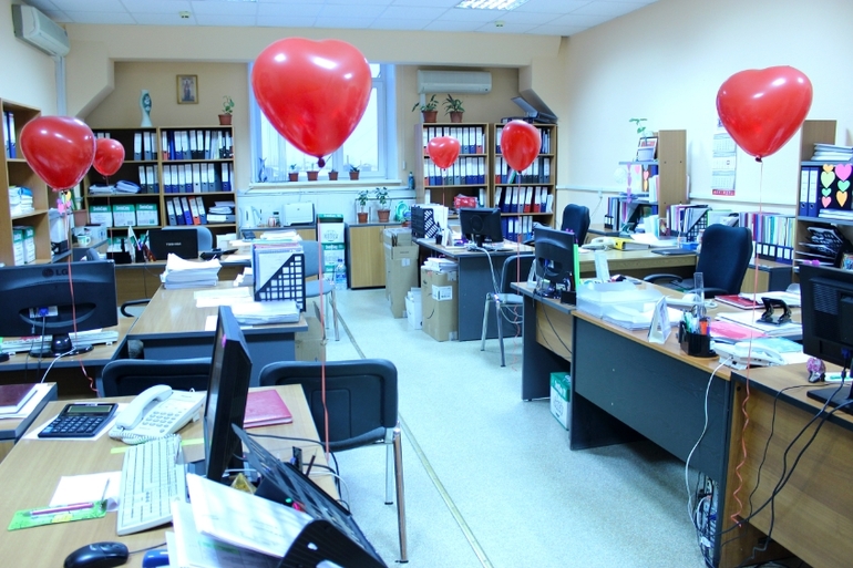 День влюбленных . просто Рабочий день или хорошая пятница