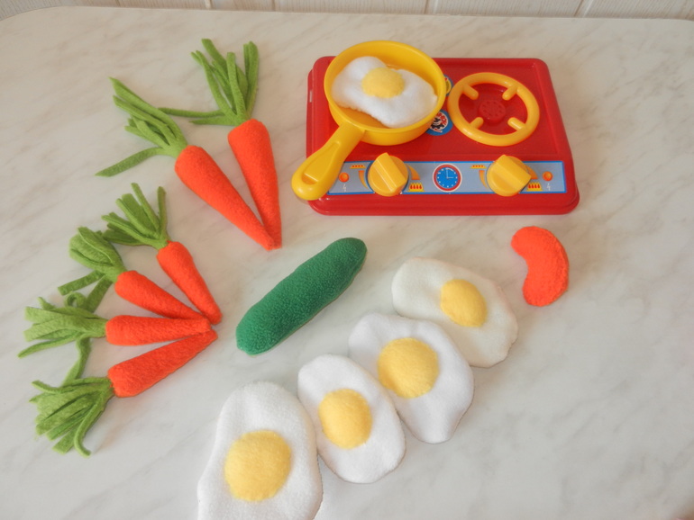 "Еда" из флиса.