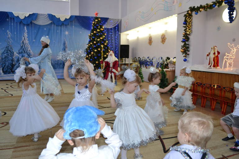 НГ в садике. Многофотокмалослов