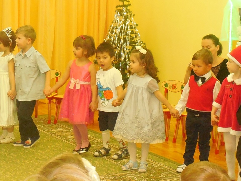 первый утренник у Евы