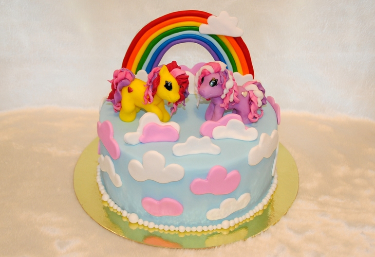 Нужен торт к 7 июняс пони желательно СВАО.