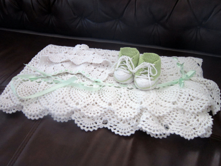 Плед,пинетки,чепчик....на выписку!