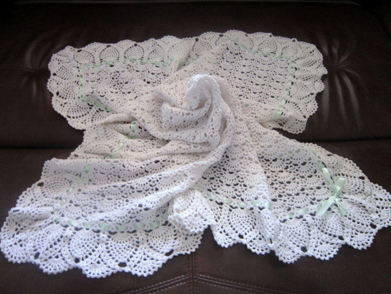 Плед,пинетки,чепчик....на выписку!