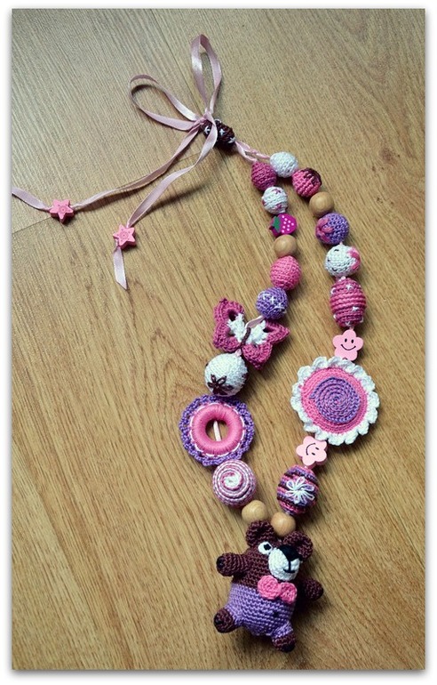 Слинго-бусы с упитанным медведем.