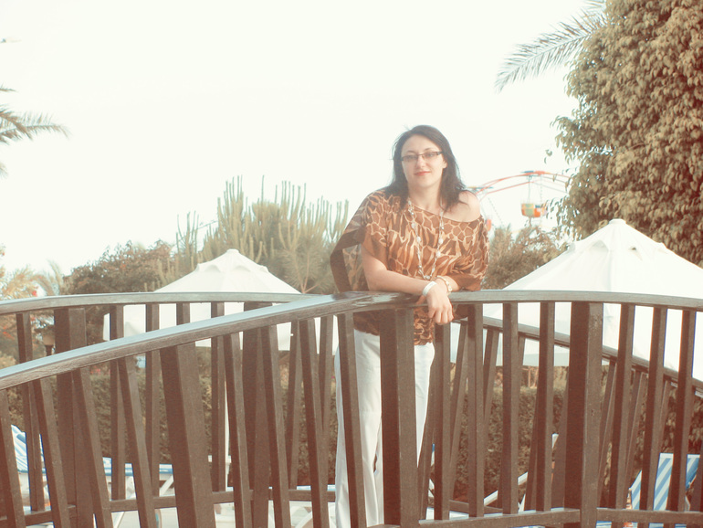 Контрольное задание №46 " Светло-красный эффект"