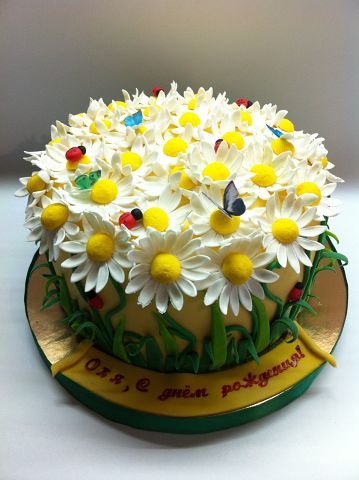 Торт с ромашками.
