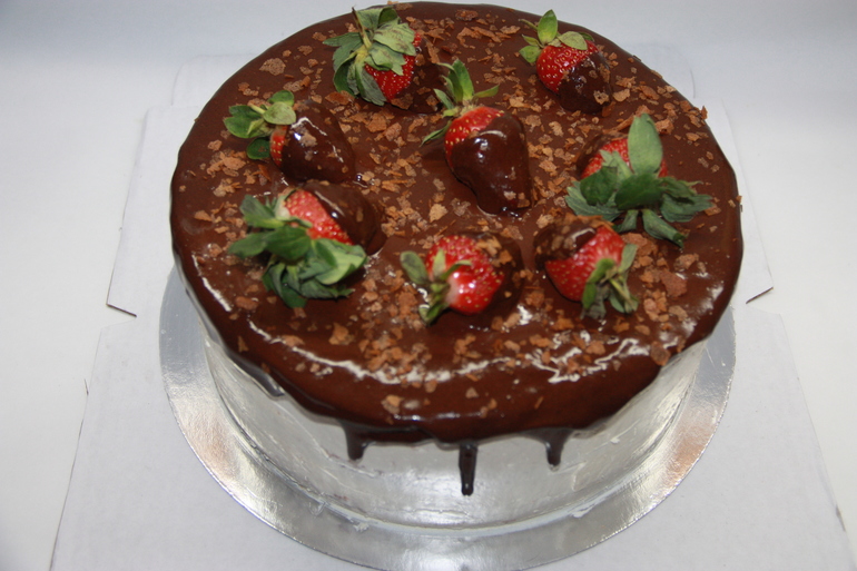 С клубничкой.