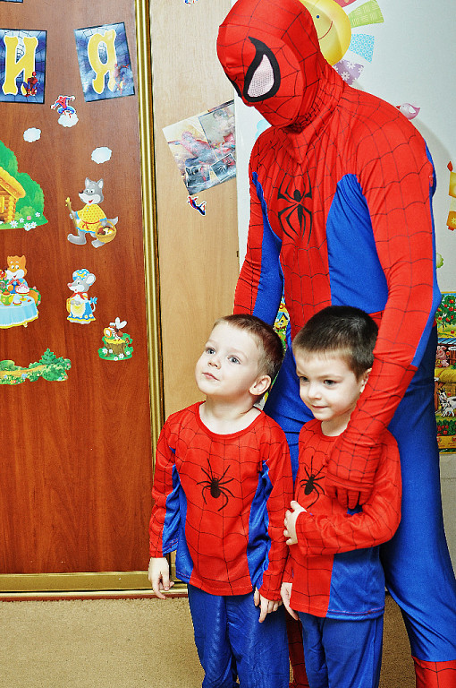 Фото человек паук и мои именниники