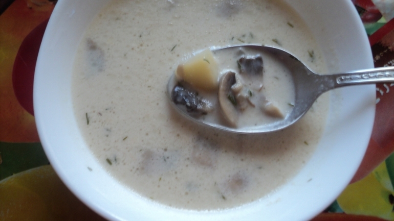 Сливочно-сырный суп с шампиньонами.