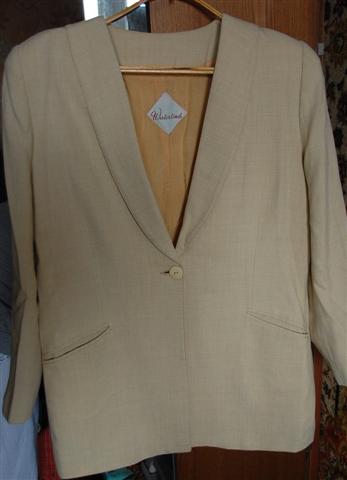 женские вещи, в основном 50-52, одно пальо 42-44. М. Савеловская