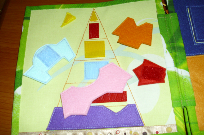 Развивающая книжка с котиком