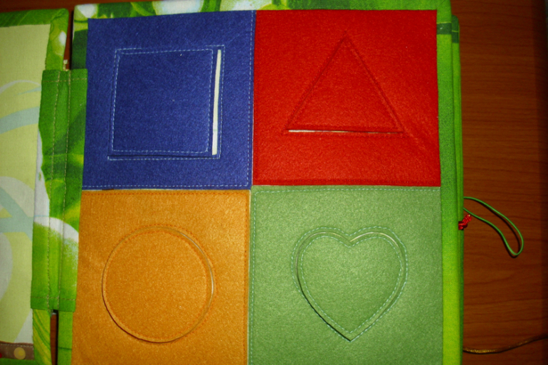 Развивающая книжка с котиком