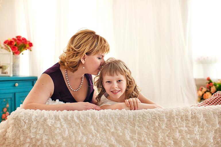 Мама и дочка. Весна