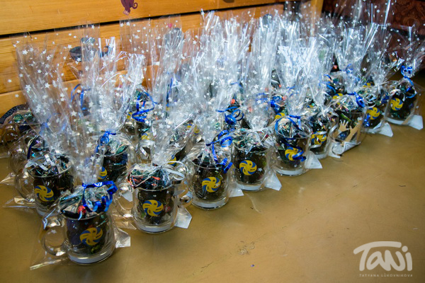 Подарки мальчикам-волейболистам.