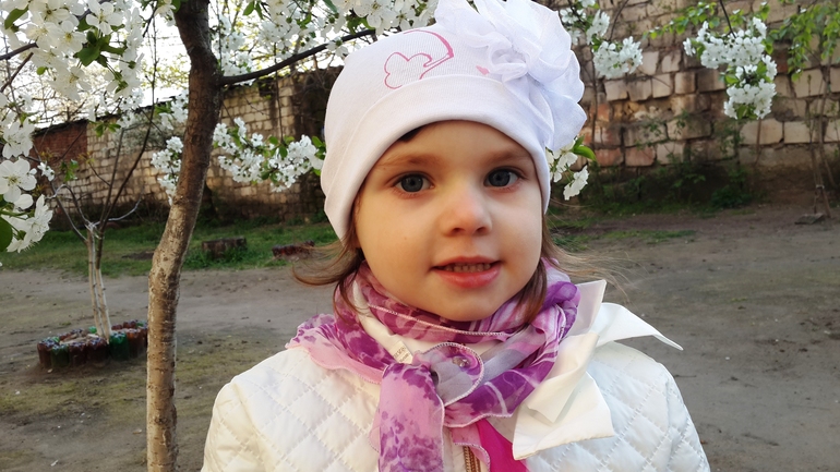 Саша и цветочки!!!=))))