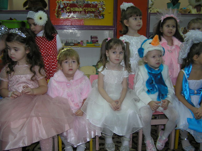 Наша первая елка в детском саду!