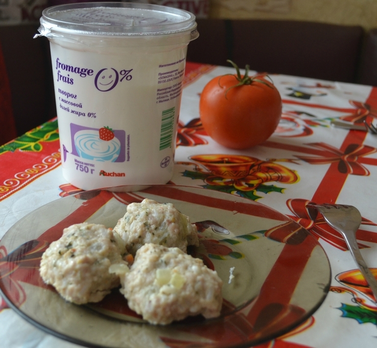 Куриные котлетки с рисом на пару.