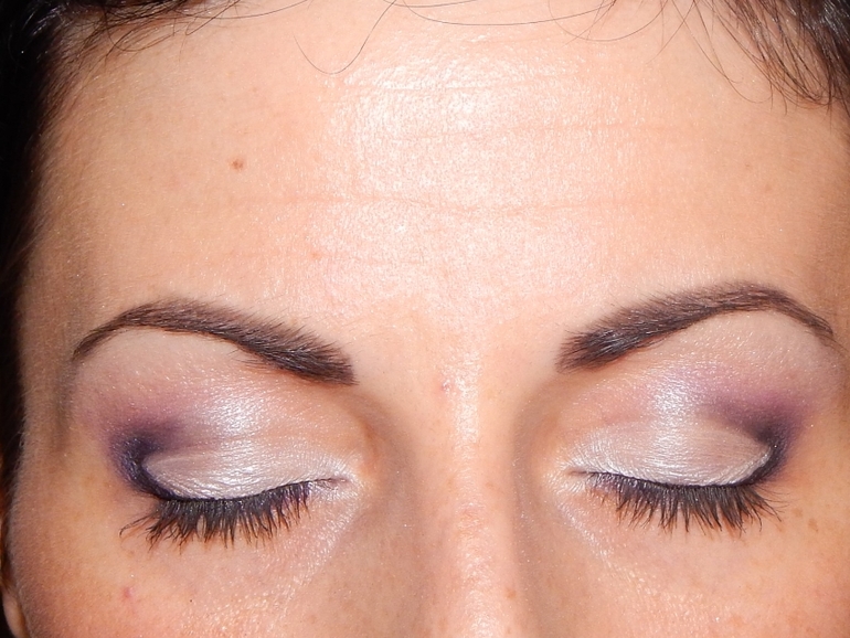 Макияж  в технике( уголок)