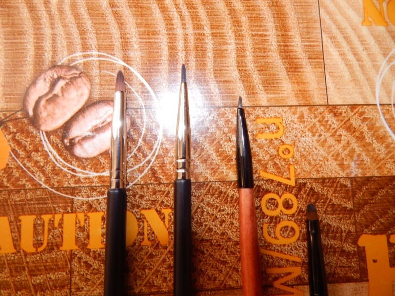 Кисти  для подводок