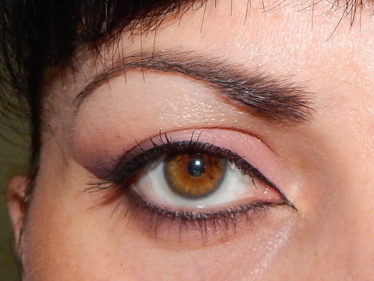 Макияж кошачий глаз