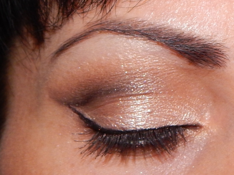 Макияж   в коричнево-золотых  оттенках