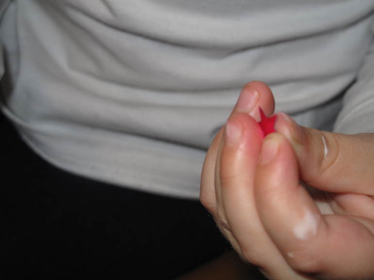 День 26 мы украшали наши коробки для новогодних украшений