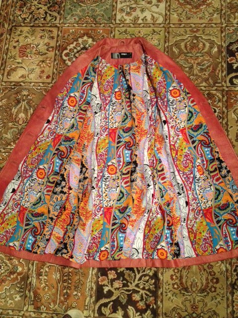 Экстравагантный кожаный плащ..S...2000 р.