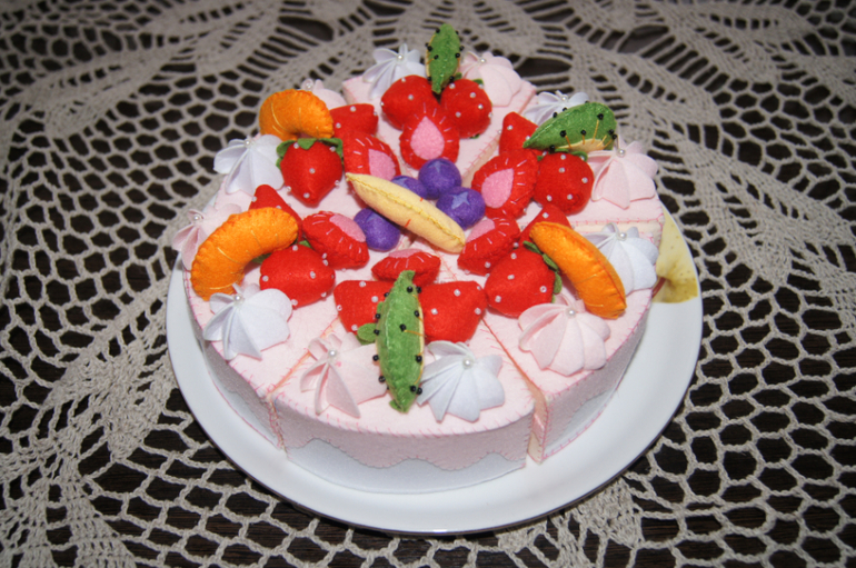 А у нас  сегодня тортик !!!