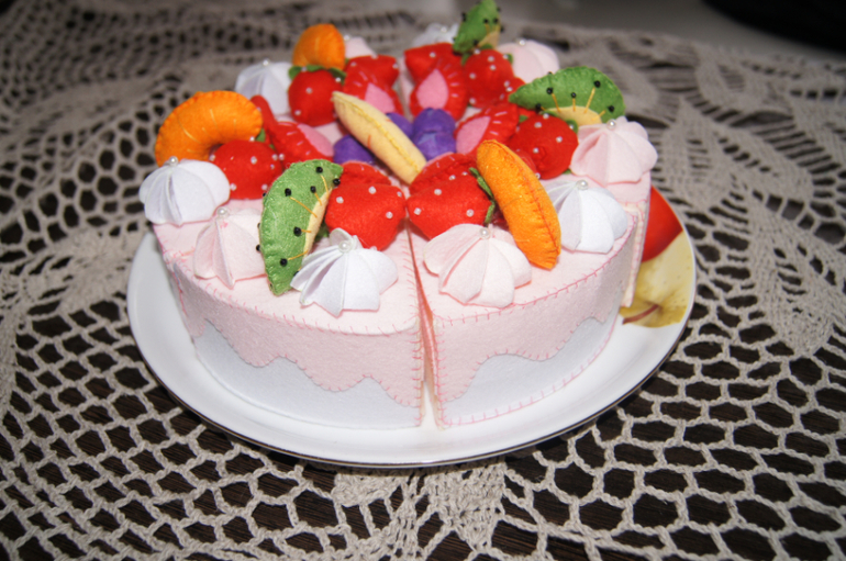 А у нас  сегодня тортик !!!