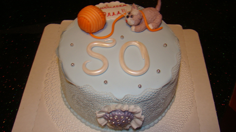 Тортик для женщины на юбилей)