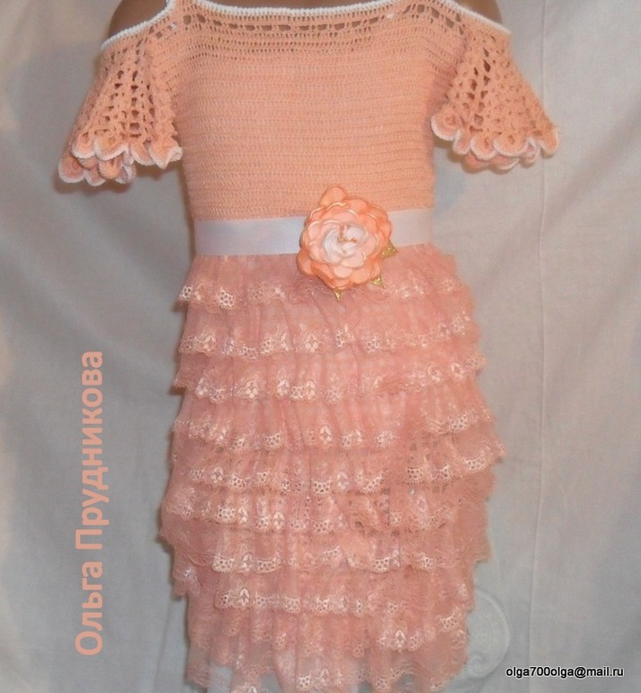 вот такое платьице связалось из новой пряжи с принтом