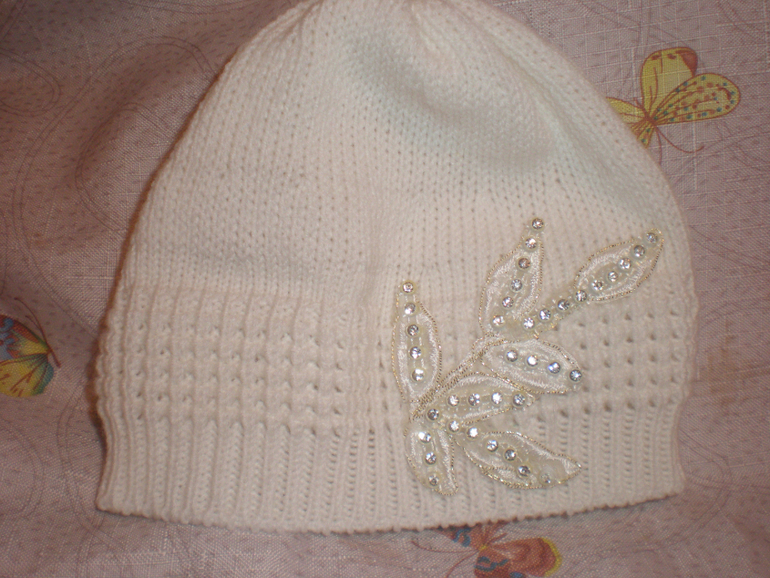 две шапочки.