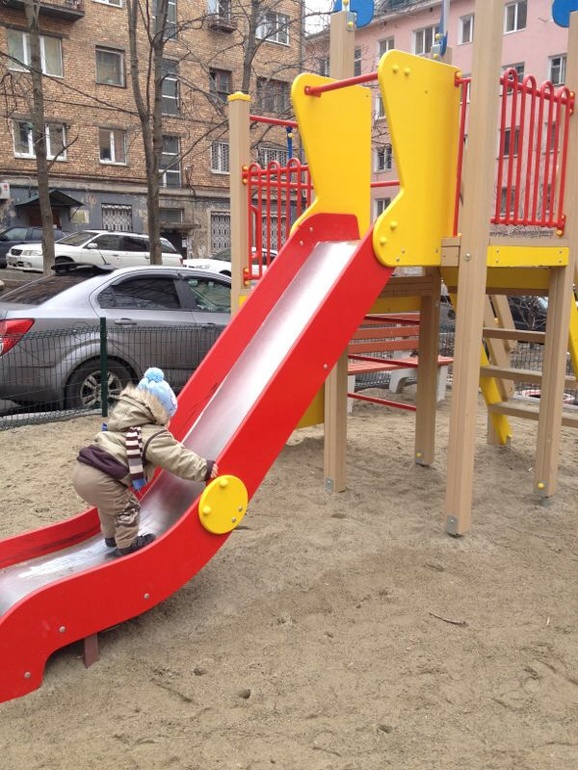 Коляшке 1 год и 2 мес, растет сынок;)