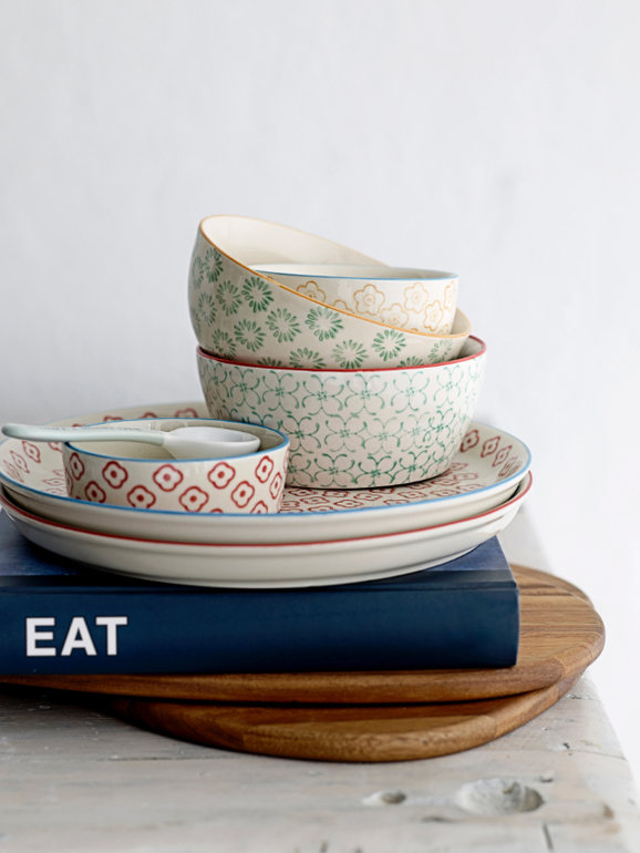 Готовь сани летом