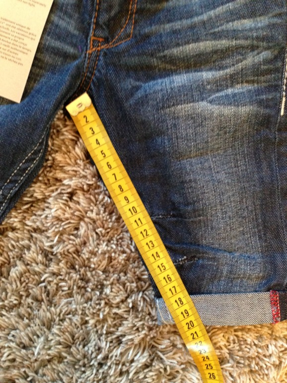 Свитерок ICEBERG р. 4-3000, джинсовые бриджи LEVIS р. 3-1800. РЕГИОН