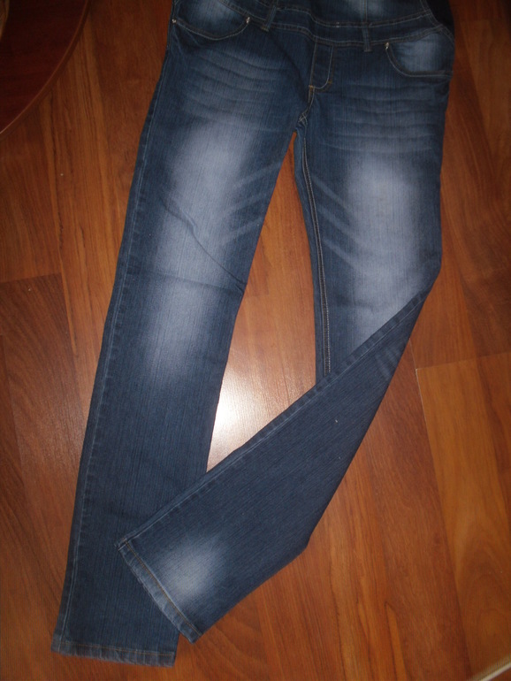 стильный джинсовый комбез для будущей мамочки