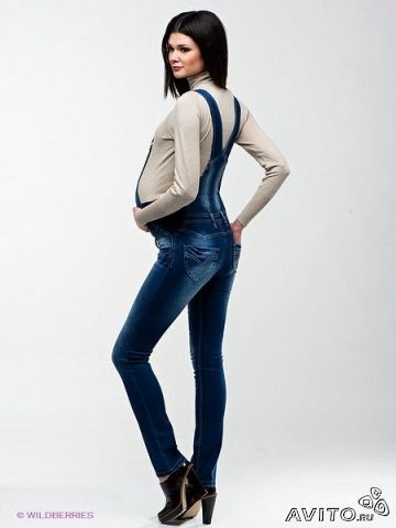 стильный джинсовый комбез для будущей мамочки