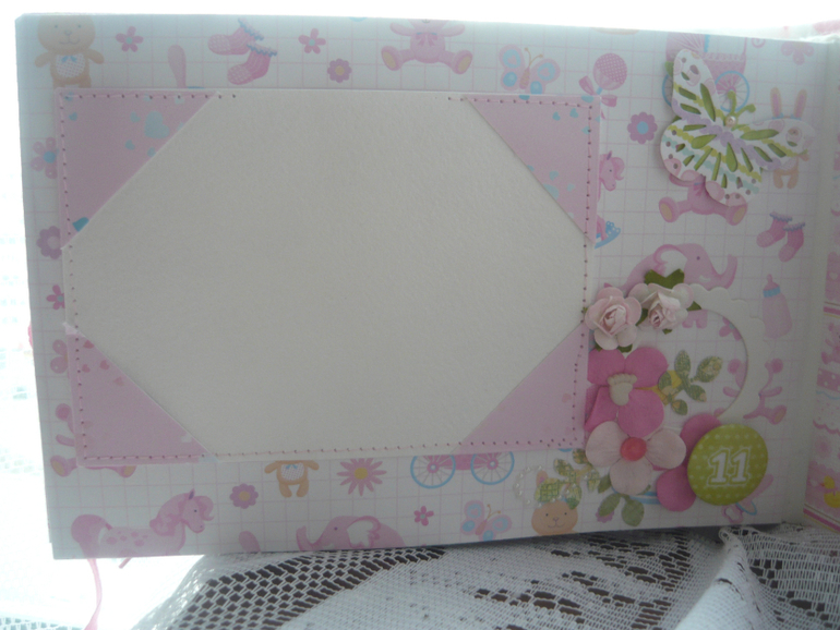 Альбом для девочки на 1 год жизни+ короб в подарок продается