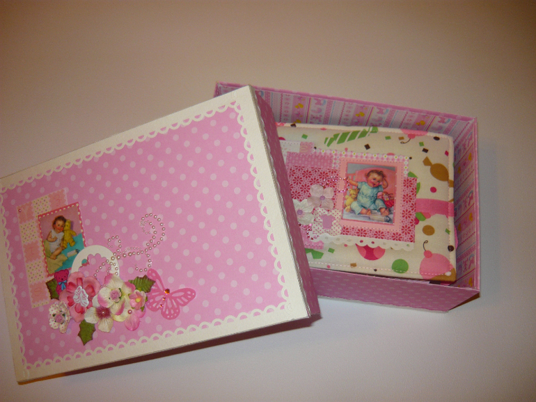 Альбом для девочки на 1 год жизни+ короб в подарок продается